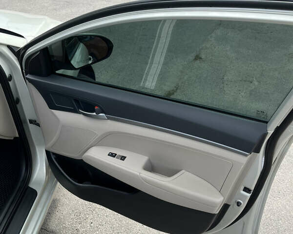 Серый Хендай Элантра, объемом двигателя 2 л и пробегом 135 тыс. км за 12300 $, фото 11 на Automoto.ua