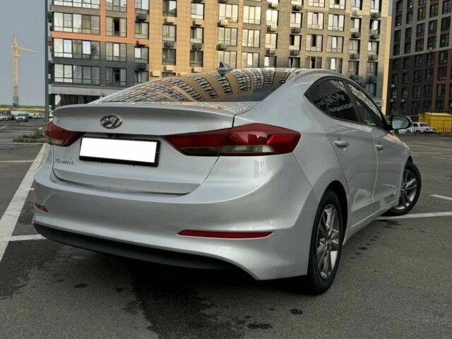 Сірий Хендай Елантра, об'ємом двигуна 2 л та пробігом 110 тис. км за 8800 $, фото 3 на Automoto.ua