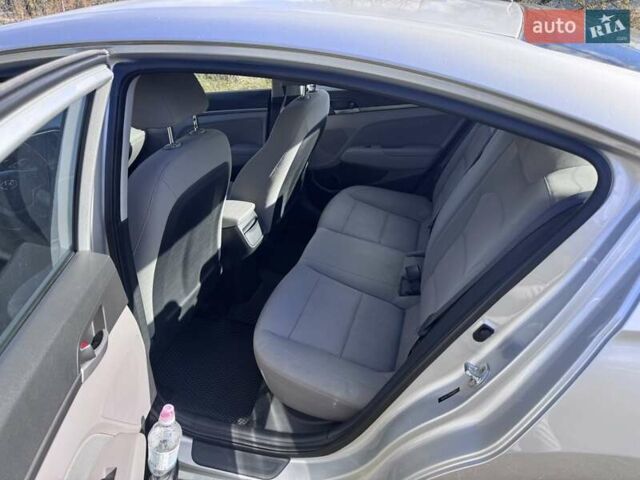 Серый Хендай Элантра, объемом двигателя 2 л и пробегом 157 тыс. км за 12500 $, фото 10 на Automoto.ua