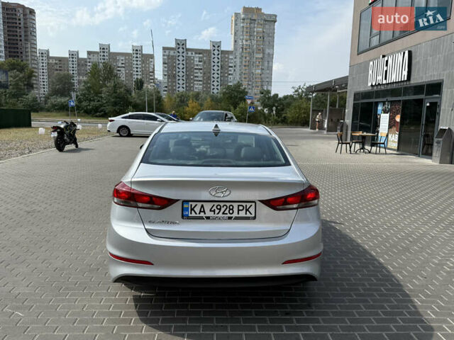 Серый Хендай Элантра, объемом двигателя 2 л и пробегом 82 тыс. км за 14500 $, фото 6 на Automoto.ua