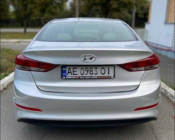 Серый Хендай Элантра, объемом двигателя 1.4 л и пробегом 189 тыс. км за 12300 $, фото 3 на Automoto.ua