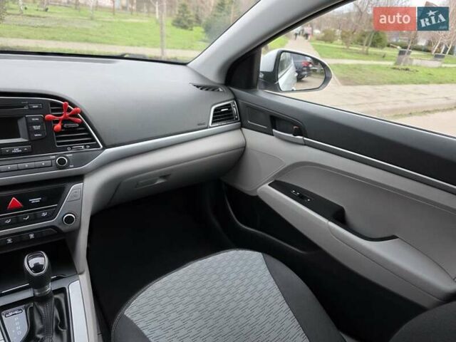 Серый Хендай Элантра, объемом двигателя 2 л и пробегом 197 тыс. км за 9999 $, фото 14 на Automoto.ua