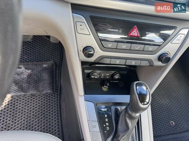 Серый Хендай Элантра, объемом двигателя 2 л и пробегом 157 тыс. км за 12500 $, фото 14 на Automoto.ua