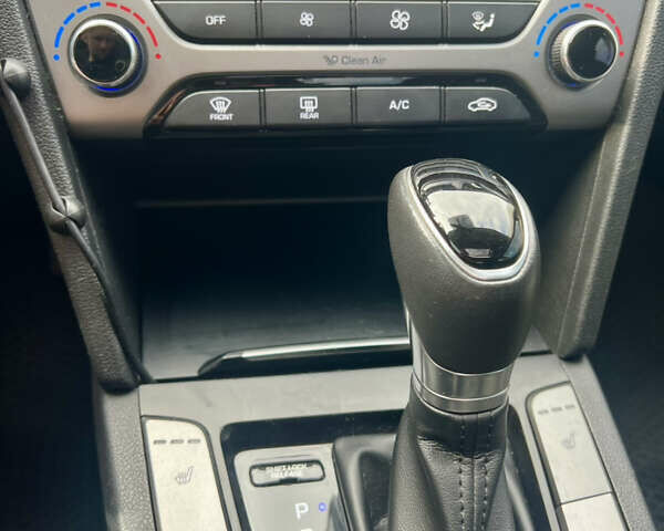 Серый Хендай Элантра, объемом двигателя 2 л и пробегом 169 тыс. км за 13300 $, фото 34 на Automoto.ua