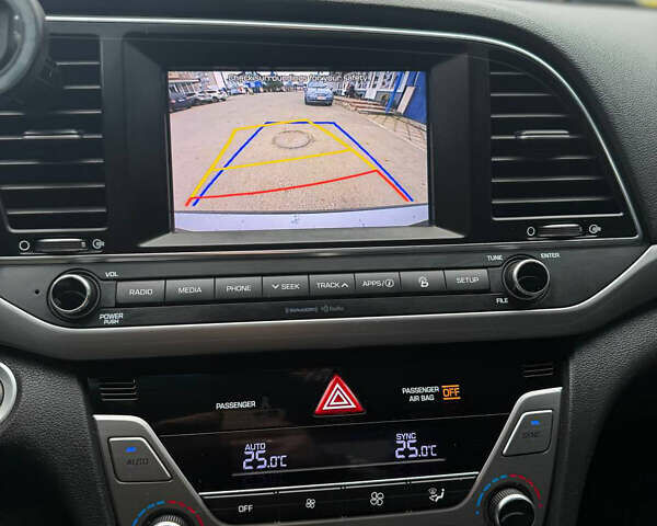 Серый Хендай Элантра, объемом двигателя 2 л и пробегом 132 тыс. км за 13500 $, фото 12 на Automoto.ua