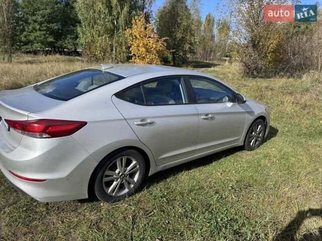 Серый Хендай Элантра, объемом двигателя 2 л и пробегом 157 тыс. км за 12500 $, фото 6 на Automoto.ua