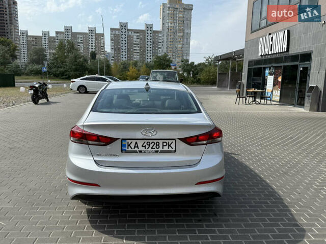 Серый Хендай Элантра, объемом двигателя 2 л и пробегом 82 тыс. км за 14500 $, фото 5 на Automoto.ua