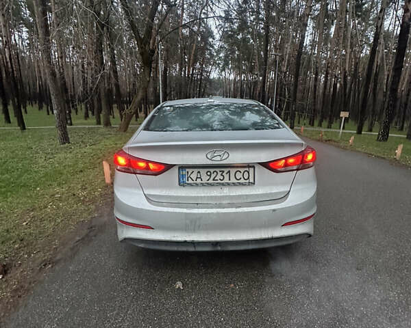 Серый Хендай Элантра, объемом двигателя 2 л и пробегом 161 тыс. км за 7300 $, фото 4 на Automoto.ua