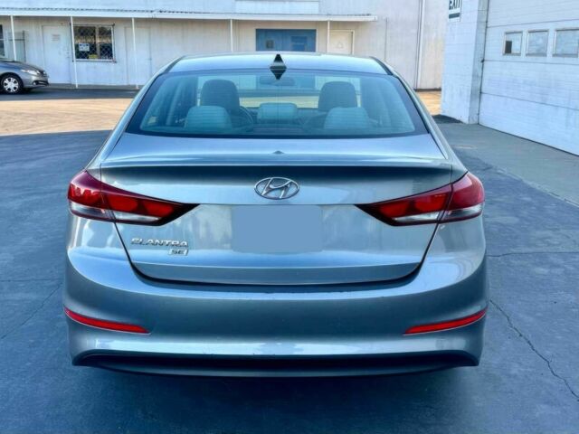 Сірий Хендай Елантра, об'ємом двигуна 2 л та пробігом 54 тис. км за 2600 $, фото 5 на Automoto.ua