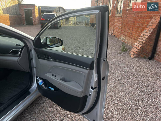 Сірий Хендай Елантра, об'ємом двигуна 2 л та пробігом 101 тис. км за 11900 $, фото 21 на Automoto.ua
