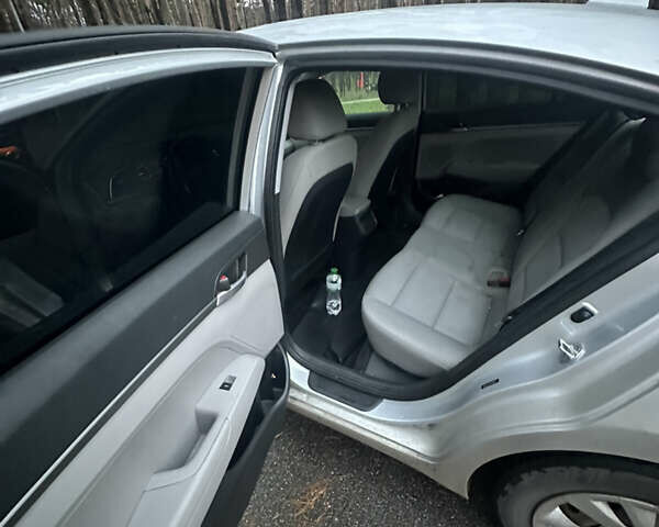 Серый Хендай Элантра, объемом двигателя 2 л и пробегом 161 тыс. км за 7300 $, фото 8 на Automoto.ua