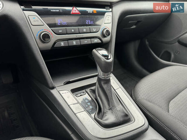 Сірий Хендай Елантра, об'ємом двигуна 2 л та пробігом 148 тис. км за 9900 $, фото 14 на Automoto.ua
