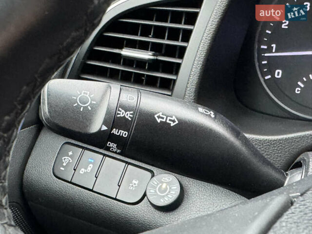 Сірий Хендай Елантра, об'ємом двигуна 2 л та пробігом 148 тис. км за 9900 $, фото 20 на Automoto.ua
