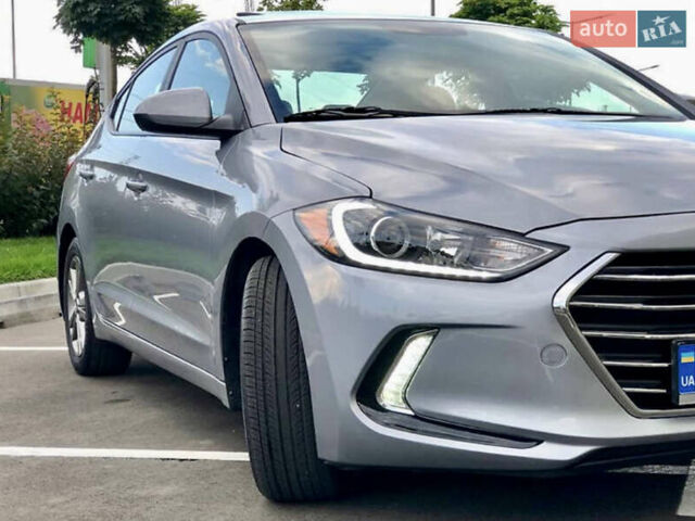 Серый Хендай Элантра, объемом двигателя 2 л и пробегом 169 тыс. км за 13300 $, фото 1 на Automoto.ua