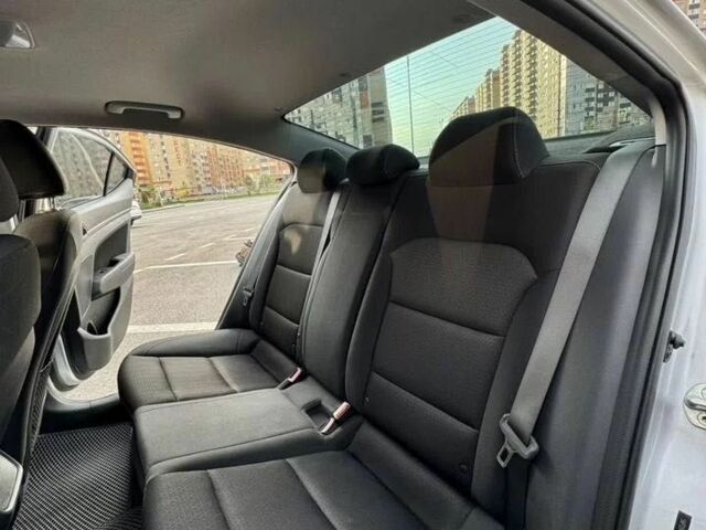 Сірий Хендай Елантра, об'ємом двигуна 2 л та пробігом 110 тис. км за 8800 $, фото 6 на Automoto.ua