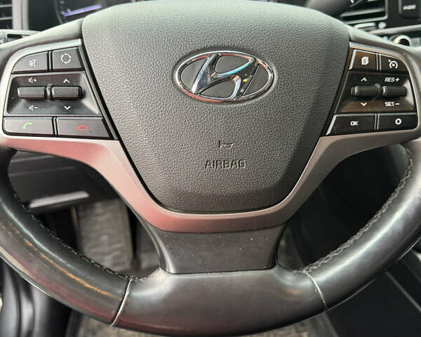 Сірий Хендай Елантра, об'ємом двигуна 2 л та пробігом 81 тис. км за 14400 $, фото 4 на Automoto.ua