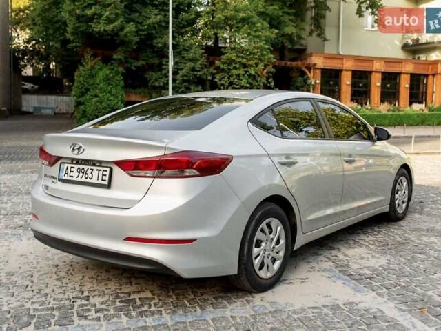 Сірий Хендай Елантра, об'ємом двигуна 2 л та пробігом 139 тис. км за 11500 $, фото 4 на Automoto.ua