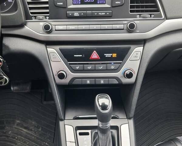 Хендай Элантра 2017 в Кропивницком (Кировограде) на Automoto.ua Серый Хендай Элантра, объемом двигателя 2 л и пробегом 177 тыс. км за 10900 $, фото 14 на Automoto.ua