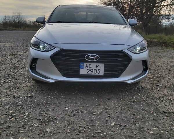 Серый Хендай Элантра, объемом двигателя 2 л и пробегом 93 тыс. км за 10800 $, фото 6 на Automoto.ua