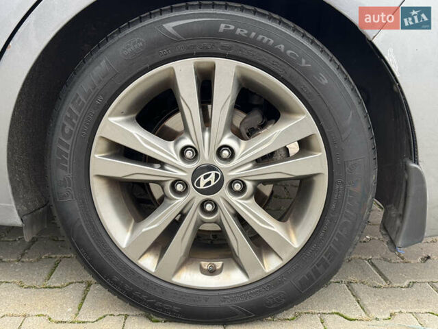 Сірий Хендай Елантра, об'ємом двигуна 2 л та пробігом 148 тис. км за 9900 $, фото 26 на Automoto.ua