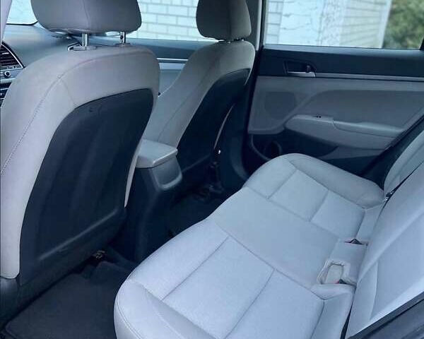 Серый Хендай Элантра, объемом двигателя 1.4 л и пробегом 189 тыс. км за 12300 $, фото 5 на Automoto.ua