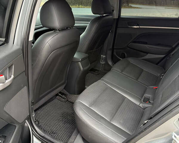 Серый Хендай Элантра, объемом двигателя 2 л и пробегом 132 тыс. км за 13500 $, фото 16 на Automoto.ua