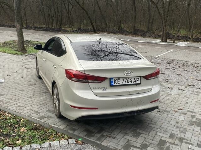 Серый Хендай Элантра, объемом двигателя 2 л и пробегом 205 тыс. км за 11100 $, фото 2 на Automoto.ua