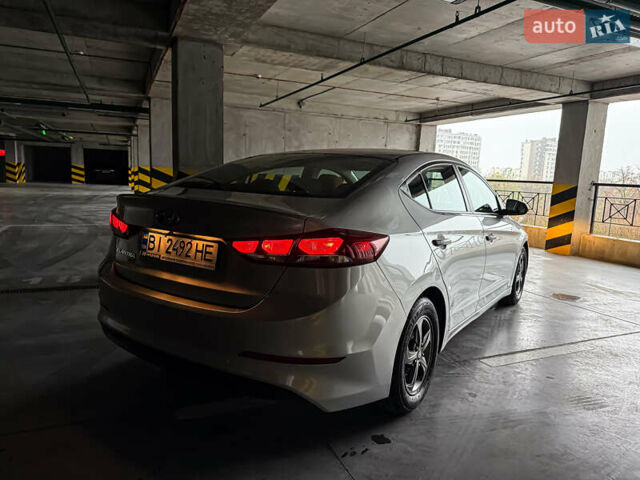 Серый Хендай Элантра, объемом двигателя 2 л и пробегом 160 тыс. км за 12900 $, фото 1 на Automoto.ua