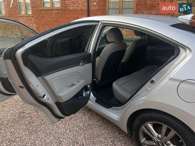 Сірий Хендай Елантра, об'ємом двигуна 2 л та пробігом 101 тис. км за 11900 $, фото 19 на Automoto.ua