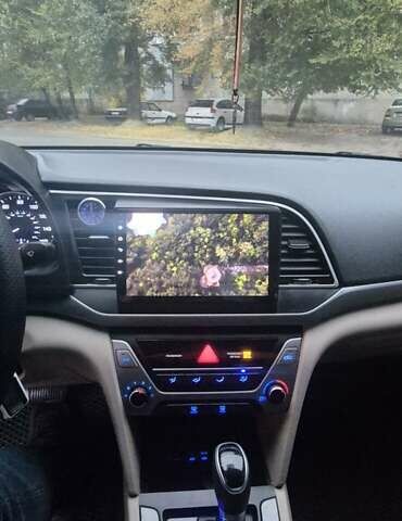 Хендай Элантра 2017 в Новомосковске на Automoto.ua Серый Хендай Элантра, объемом двигателя 2 л и пробегом 205 тыс. км за 9700 $, фото 8 на Automoto.ua