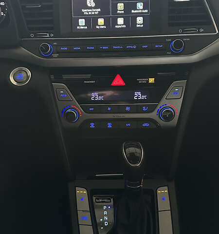 Серый Хендай Элантра, объемом двигателя 2 л и пробегом 35 тыс. км за 13300 $, фото 7 на Automoto.ua