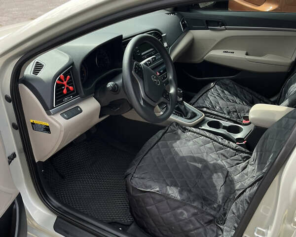 Серый Хендай Элантра, объемом двигателя 2 л и пробегом 135 тыс. км за 12300 $, фото 6 на Automoto.ua