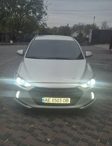 Хендай Элантра 2017 в Новомосковске на Automoto.ua Серый Хендай Элантра, объемом двигателя 2 л и пробегом 205 тыс. км за 9700 $, фото 2 на Automoto.ua