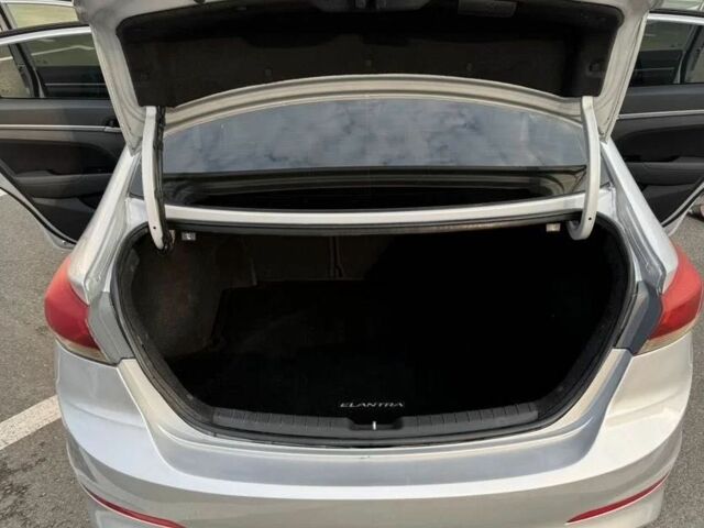 Сірий Хендай Елантра, об'ємом двигуна 2 л та пробігом 110 тис. км за 8800 $, фото 11 на Automoto.ua