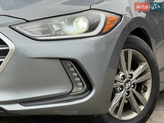 Сірий Хендай Елантра, об'ємом двигуна 2 л та пробігом 148 тис. км за 9900 $, фото 2 на Automoto.ua