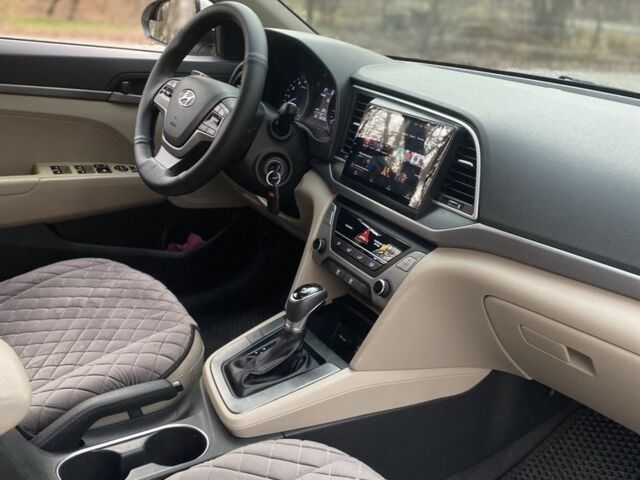 Серый Хендай Элантра, объемом двигателя 2 л и пробегом 205 тыс. км за 11100 $, фото 3 на Automoto.ua