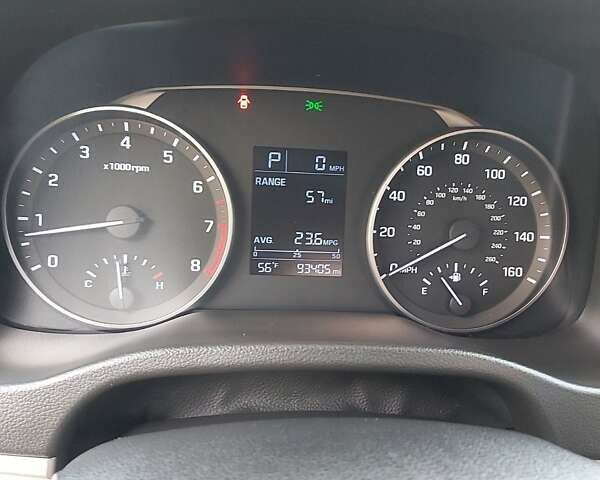 Серый Хендай Элантра, объемом двигателя 2 л и пробегом 93 тыс. км за 10800 $, фото 1 на Automoto.ua
