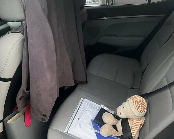 Серый Хендай Элантра, объемом двигателя 2 л и пробегом 124 тыс. км за 11600 $, фото 5 на Automoto.ua