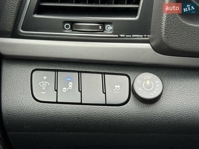 Сірий Хендай Елантра, об'ємом двигуна 2 л та пробігом 148 тис. км за 9900 $, фото 21 на Automoto.ua