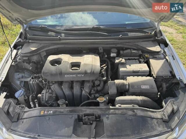 Серый Хендай Элантра, объемом двигателя 2 л и пробегом 157 тыс. км за 12500 $, фото 19 на Automoto.ua