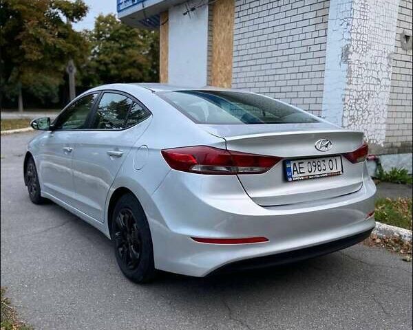 Серый Хендай Элантра, объемом двигателя 1.4 л и пробегом 189 тыс. км за 12300 $, фото 2 на Automoto.ua