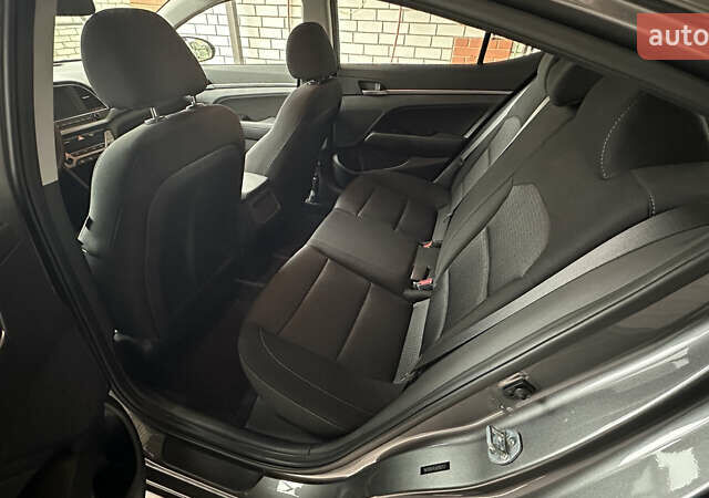 Серый Хендай Элантра, объемом двигателя 2 л и пробегом 35 тыс. км за 13300 $, фото 8 на Automoto.ua