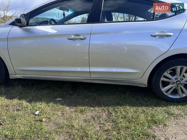 Серый Хендай Элантра, объемом двигателя 2 л и пробегом 157 тыс. км за 12500 $, фото 3 на Automoto.ua