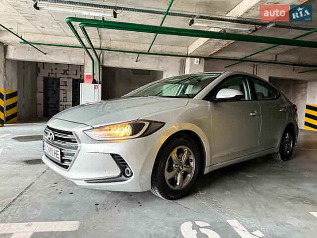 Серый Хендай Элантра, объемом двигателя 2 л и пробегом 160 тыс. км за 12900 $, фото 4 на Automoto.ua