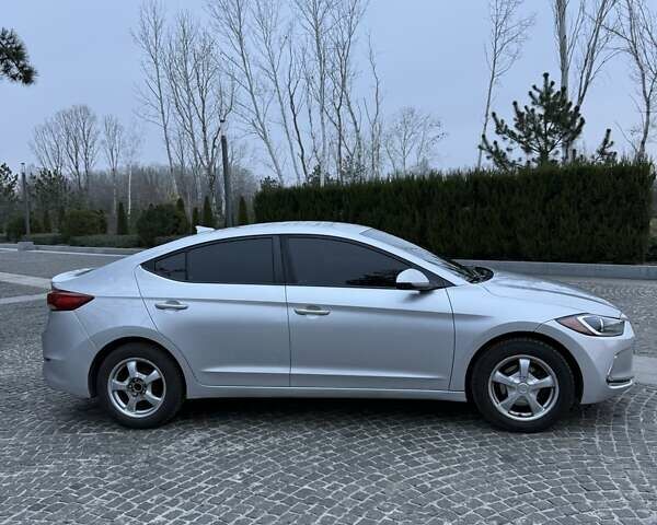 Серый Хендай Элантра, объемом двигателя 2 л и пробегом 228 тыс. км за 10800 $, фото 4 на Automoto.ua
