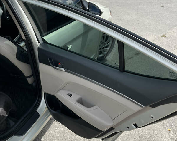 Серый Хендай Элантра, объемом двигателя 2 л и пробегом 135 тыс. км за 12300 $, фото 13 на Automoto.ua