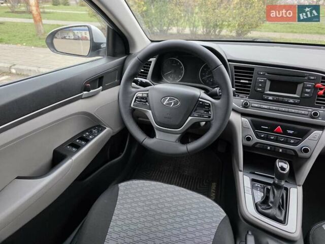 Серый Хендай Элантра, объемом двигателя 2 л и пробегом 197 тыс. км за 9999 $, фото 13 на Automoto.ua