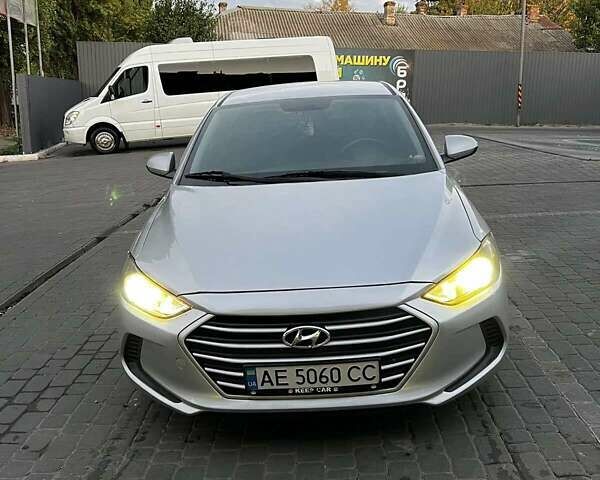 Серый Хендай Элантра, объемом двигателя 2 л и пробегом 124 тыс. км за 11600 $, фото 1 на Automoto.ua