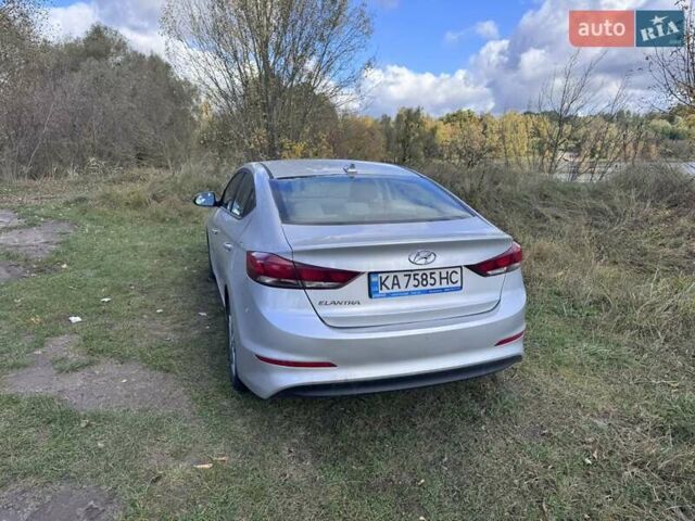 Серый Хендай Элантра, объемом двигателя 2 л и пробегом 157 тыс. км за 12500 $, фото 4 на Automoto.ua