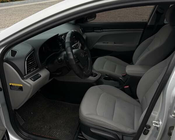 Серый Хендай Элантра, объемом двигателя 2 л и пробегом 228 тыс. км за 10800 $, фото 7 на Automoto.ua